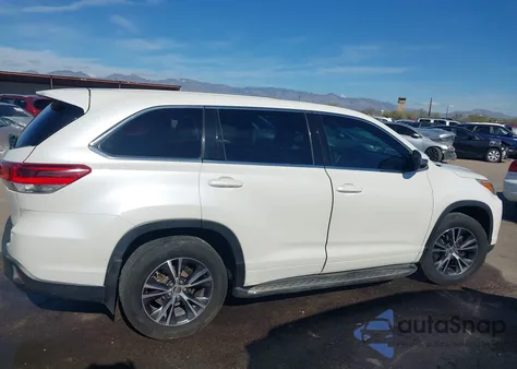 2018 Toyota Highlander Le z USA, uszkodzony, nr VIN 5TDZARFH6JS037199